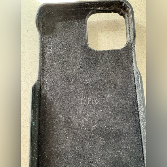 LOUIS VUITTON iPhone 11pro case - Picture 7 of 8